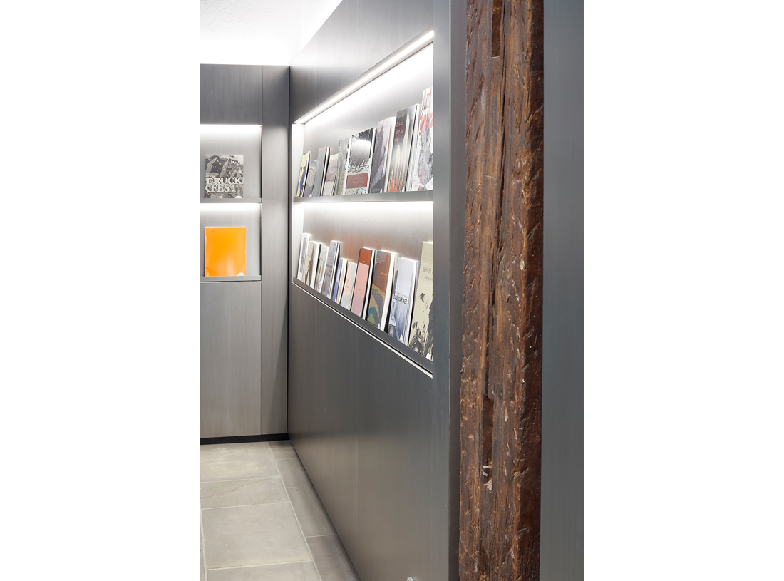 umgestaltung_foyer_spendhaus_katalogregal2