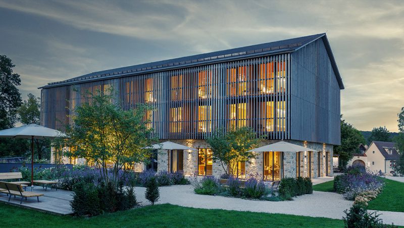 walk_architekten_hotel_maise_ansicht_suedwest_abend